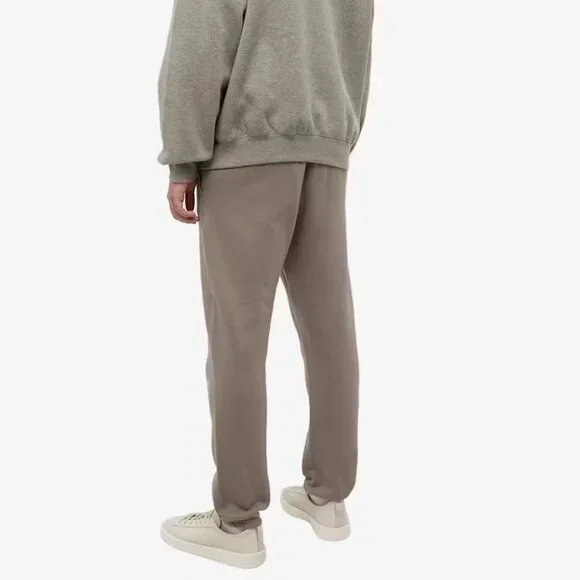 FEAR OF GOD ESSENTIAL Drawstring Sweatpants in Brown - Picture 4 of 5